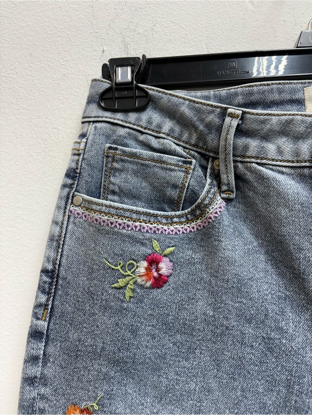 Driftwood Eva Jeans Women’s Size 26 Floral Embroidered Flare Raw Hem Denim NWT - Picture 6 of 9